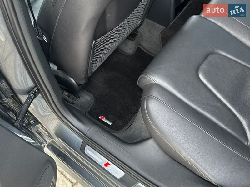 Седан Audi A4 2013 в Львове