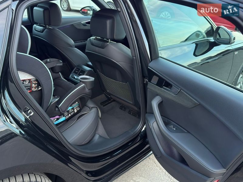 Седан Audi A4 2020 в Киеве