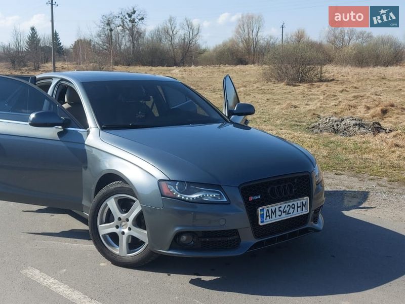 Седан Audi A4 2012 в Житомире