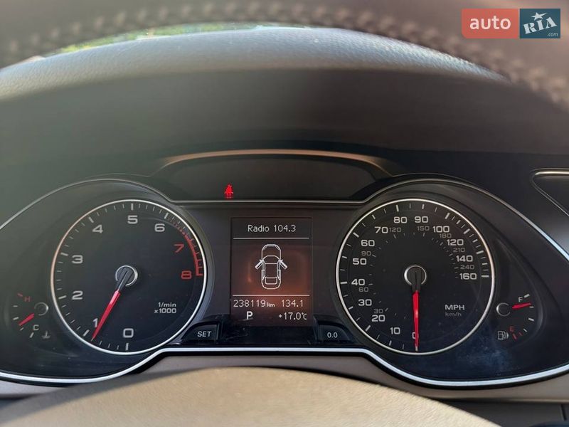 Седан Audi A4 2012 в Львові