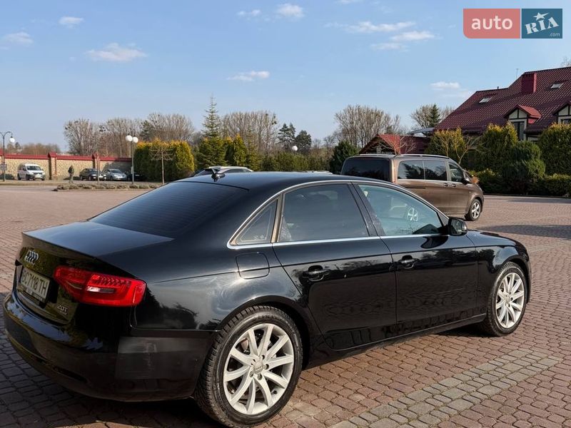 Седан Audi A4 2012 в Львові