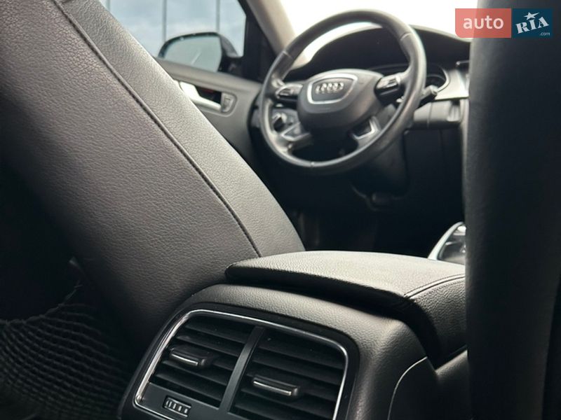 Седан Audi A4 2013 в Львове