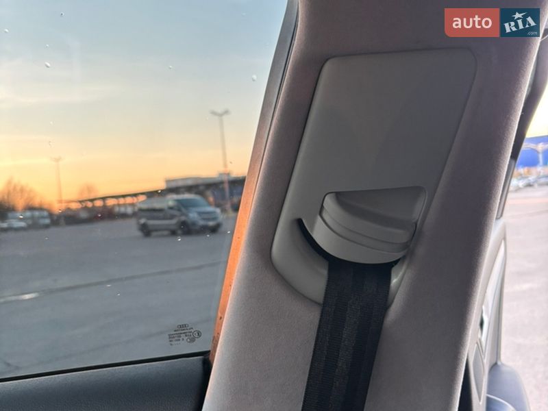 Седан Audi A4 2013 в Львове