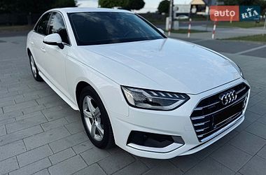 Седан Audi A4 2022 в Ужгороде