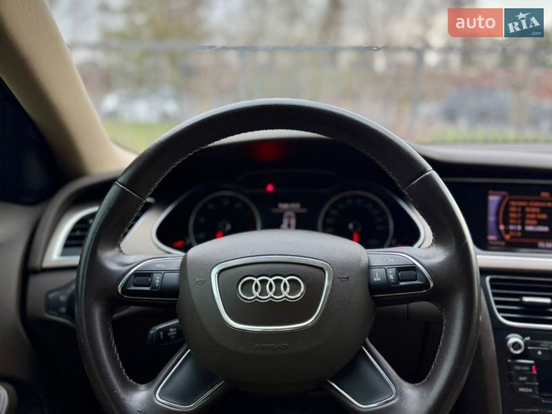 Седан Audi A4 2013 в Львове