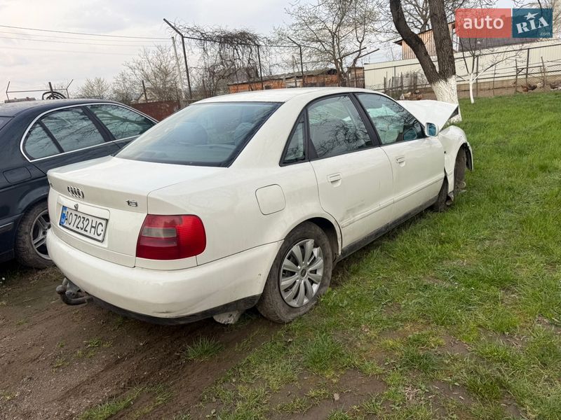 Седан Audi A4 1996 в Тячеві