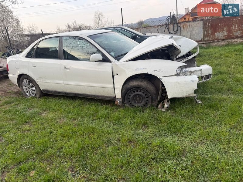 Седан Audi A4 1996 в Тячеві