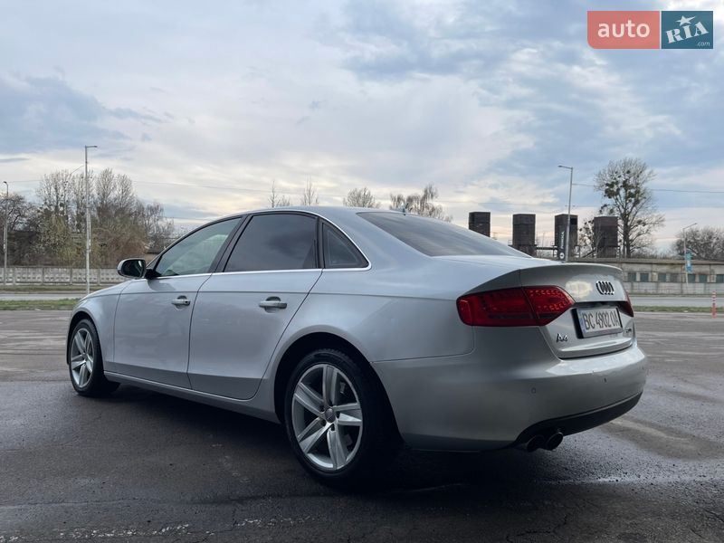 Седан Audi A4 2010 в Вараше