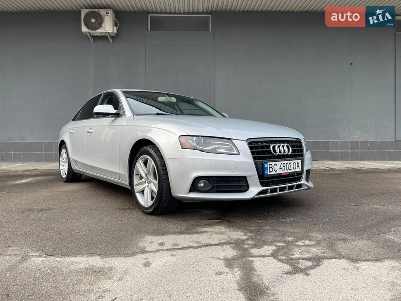 Седан Audi A4 2010 в Вараше