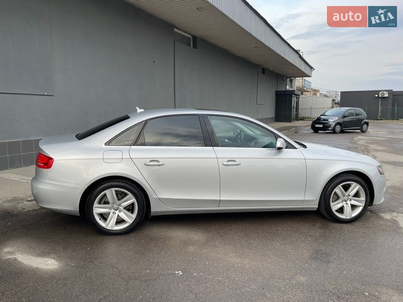 Седан Audi A4 2010 в Вараше