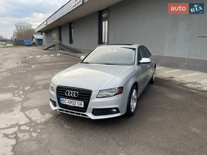 Седан Audi A4 2010 в Вараше