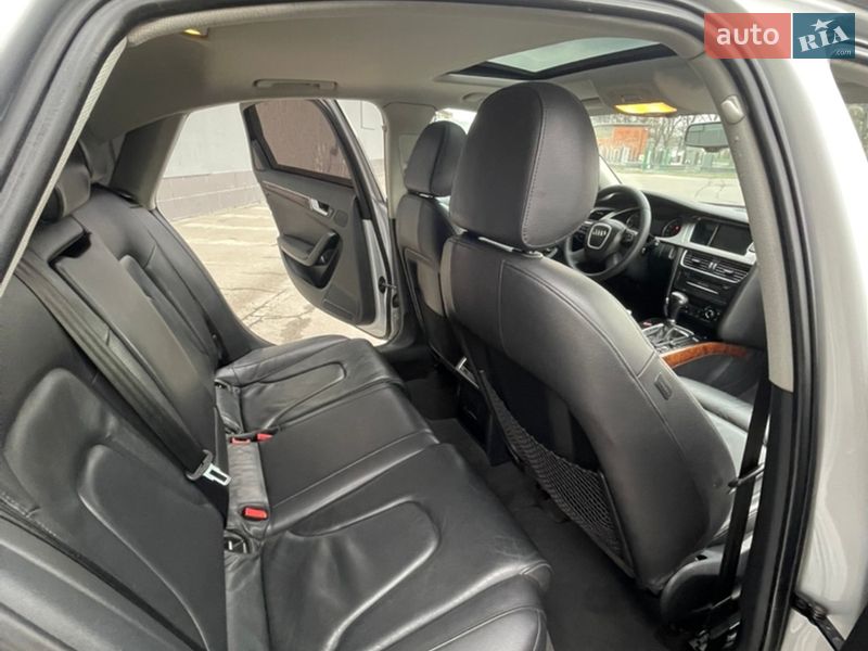 Седан Audi A4 2010 в Вараше