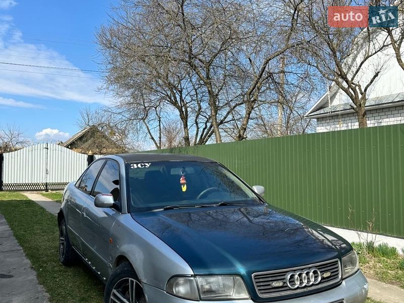 Седан Audi A4 1996 в Березному