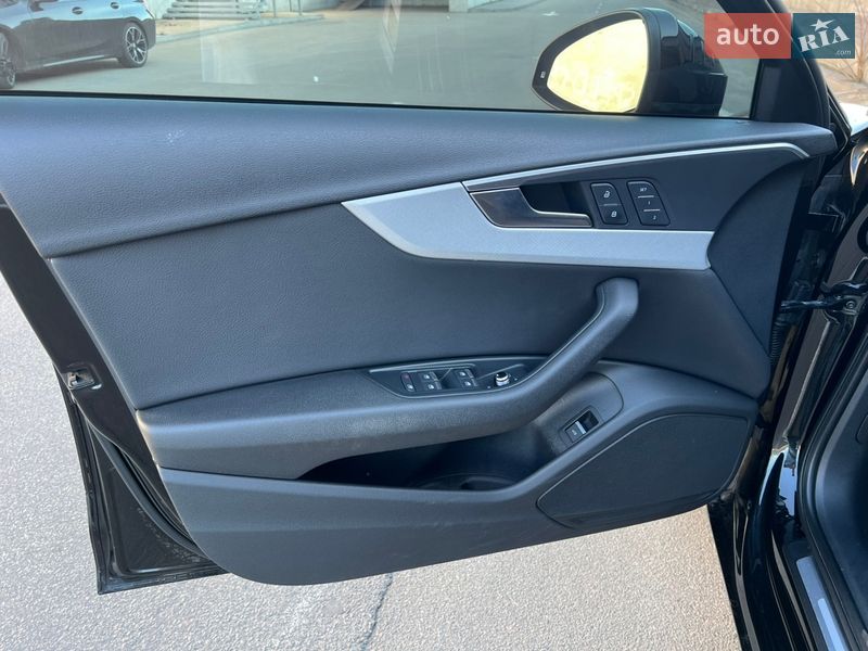 Седан Audi A4 2017 в Киеве