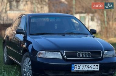 Седан Audi A4 1995 в Острозі