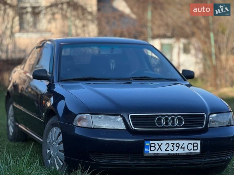 Седан Audi A4 1995 в Остроге