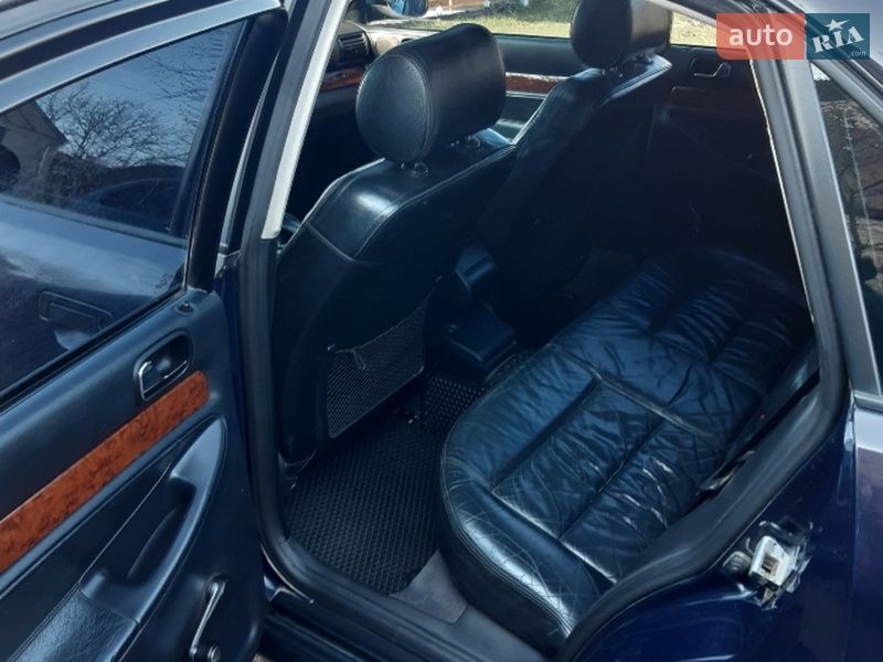 Седан Audi A4 1995 в Остроге