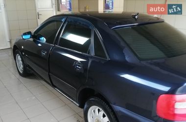 Седан Audi A4 1995 в Рахове