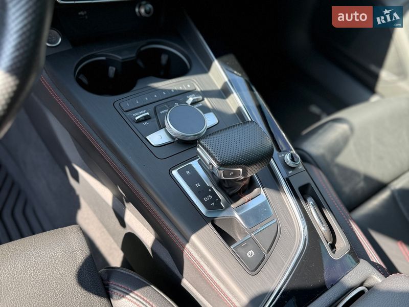 Седан Audi A4 2018 в Киеве
