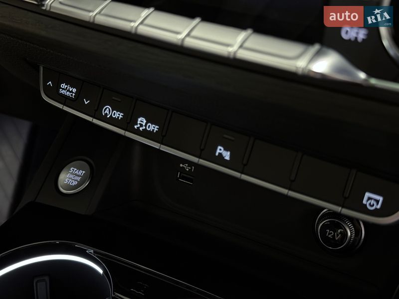 Седан Audi A4 2020 в Николаеве