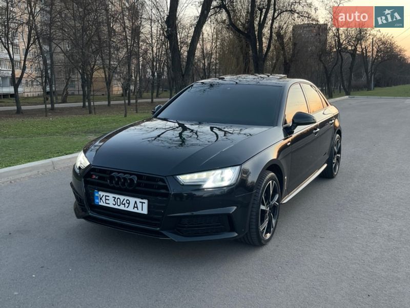 Седан Audi A4 2018 в Кривом Роге