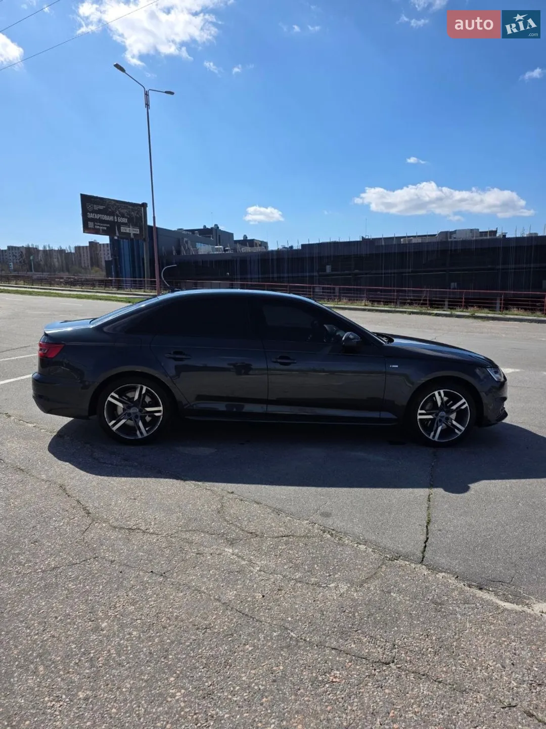 Audi A4 2016 VIN WAUFNAF46HN009647 фото оголошення 9 з 21