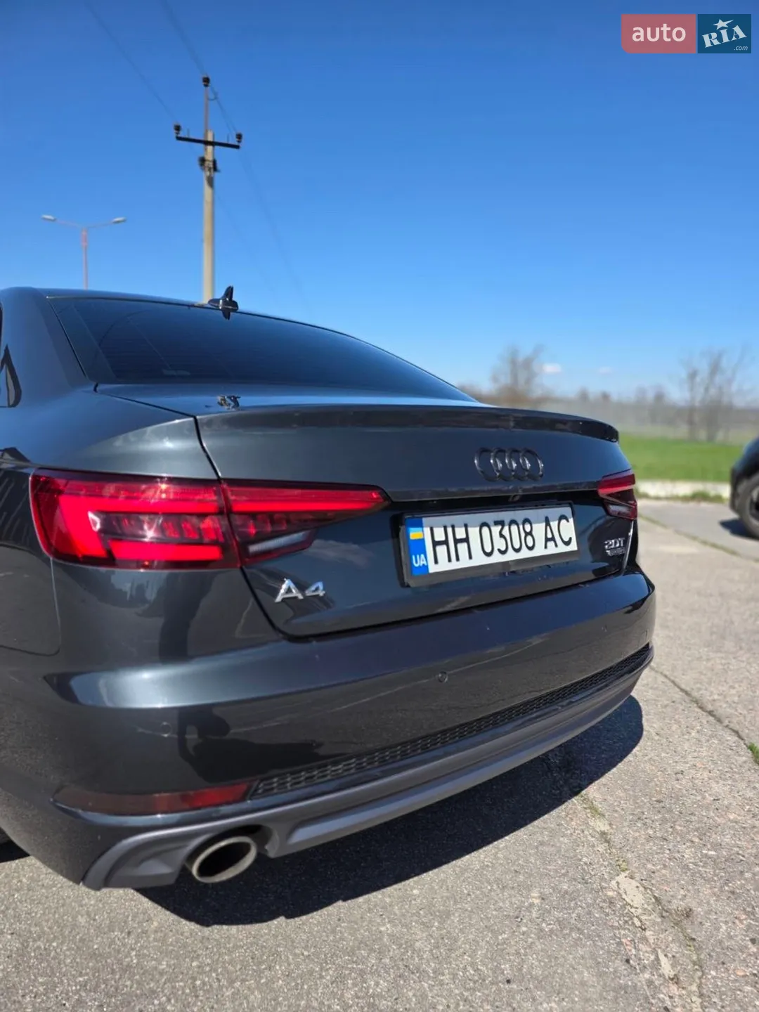Audi A4 2016 VIN WAUFNAF46HN009647 фото оголошення 10 з 21