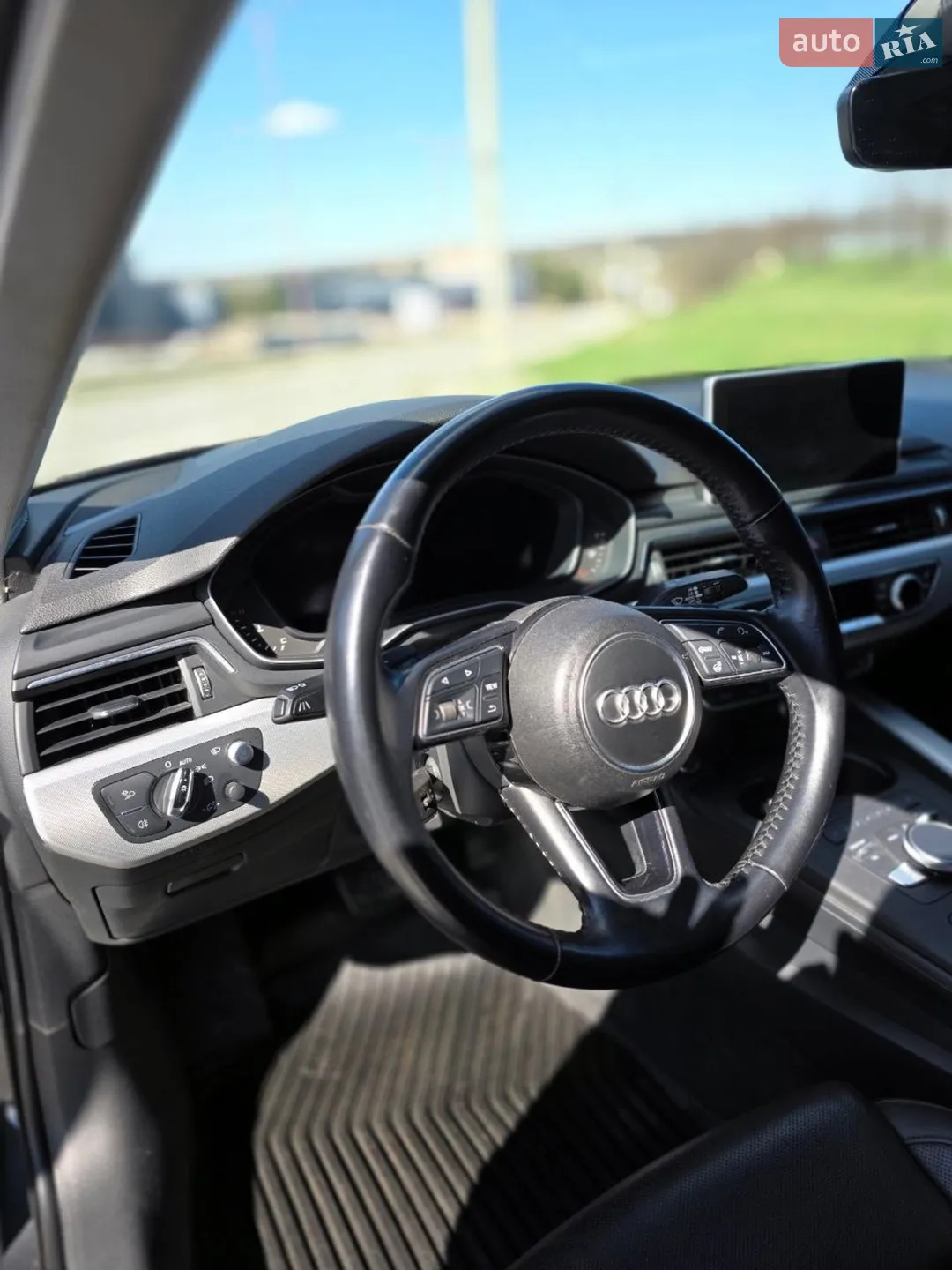 Audi A4 2016 VIN WAUFNAF46HN009647 фото оголошення 13 з 21