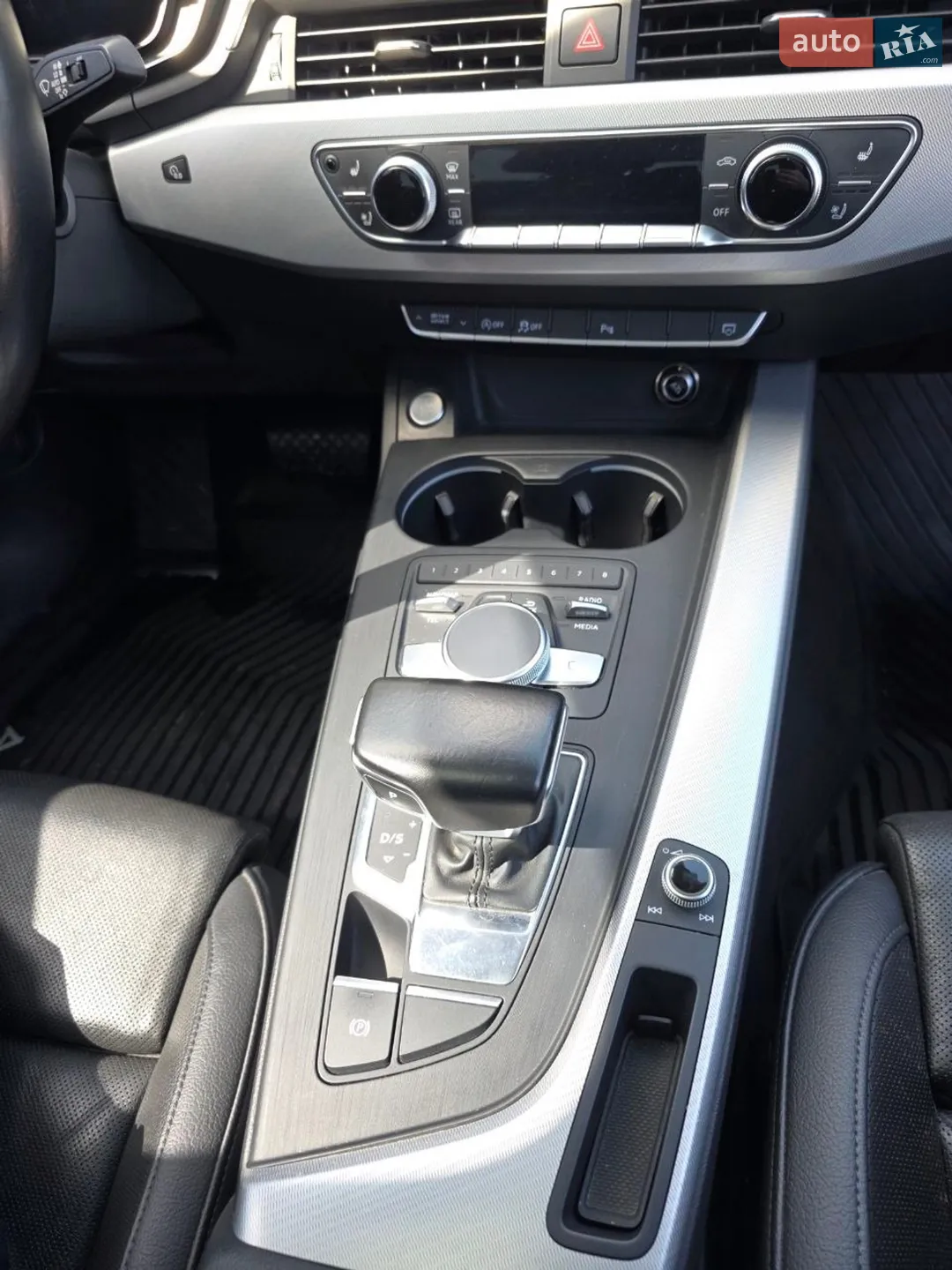 Audi A4 2016 VIN WAUFNAF46HN009647 фото оголошення 16 з 21