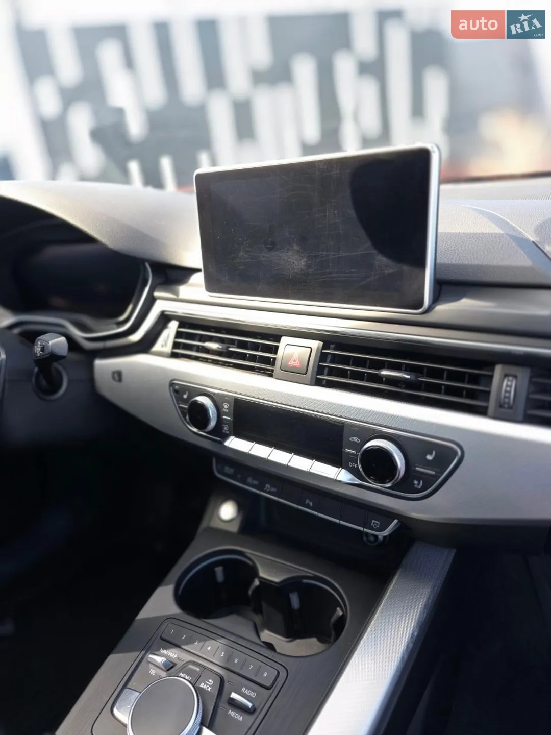 Audi A4 2016 VIN WAUFNAF46HN009647 фото оголошення 17 з 21