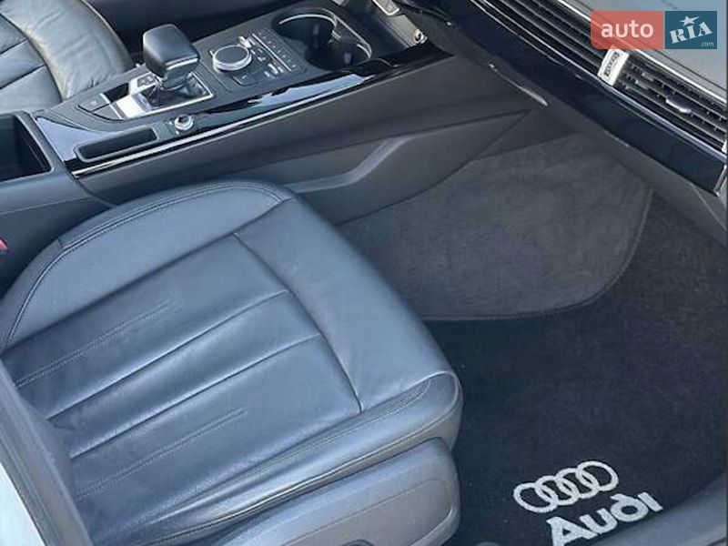 Седан Audi A4 2019 в Львові