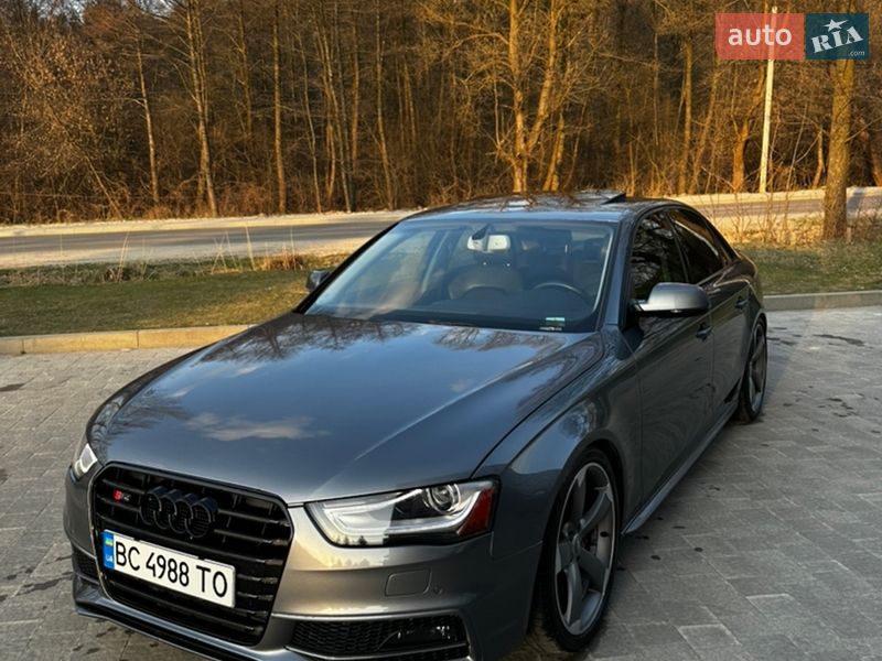 Седан Audi A4 2013 в Новояворовске