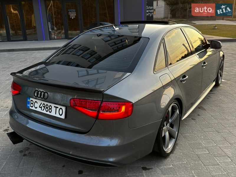 Седан Audi A4 2013 в Новояворовске