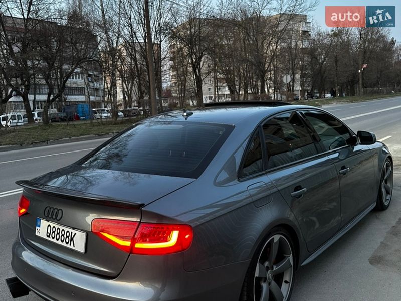 Седан Audi A4 2013 в Новояворовске
