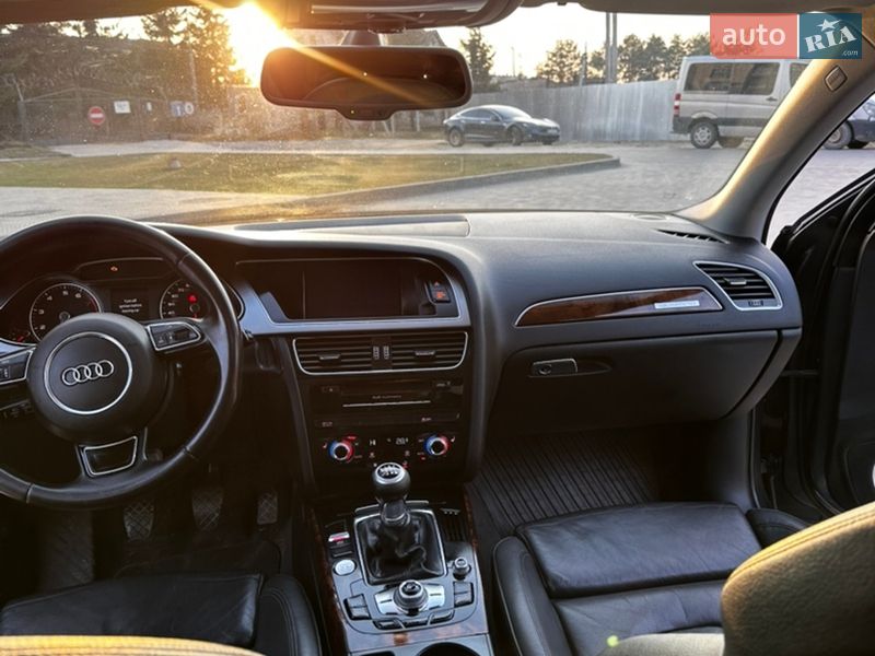 Седан Audi A4 2013 в Новояворовске