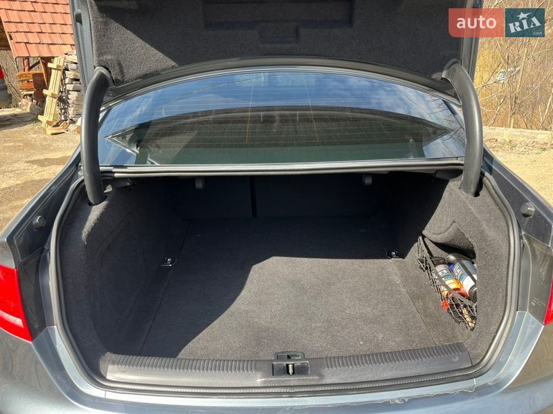 Седан Audi A4 2011 в Мукачево