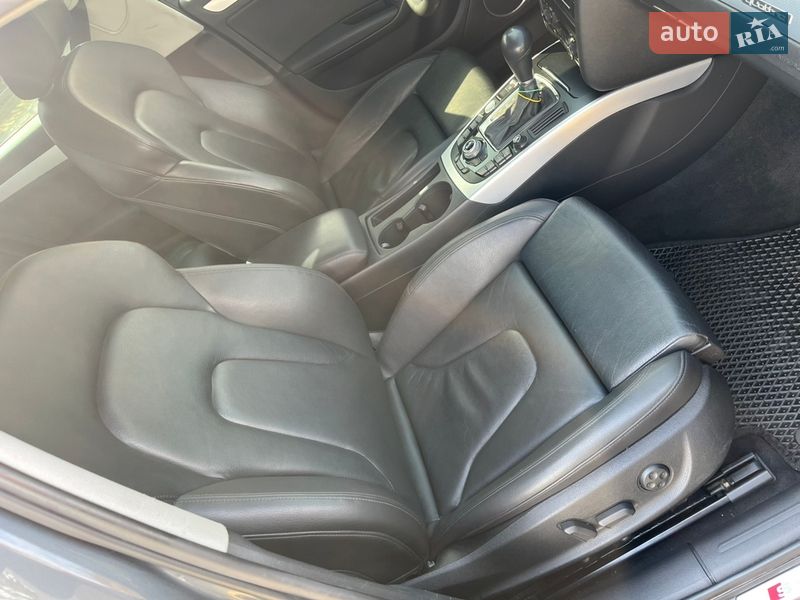 Седан Audi A4 2011 в Мукачево