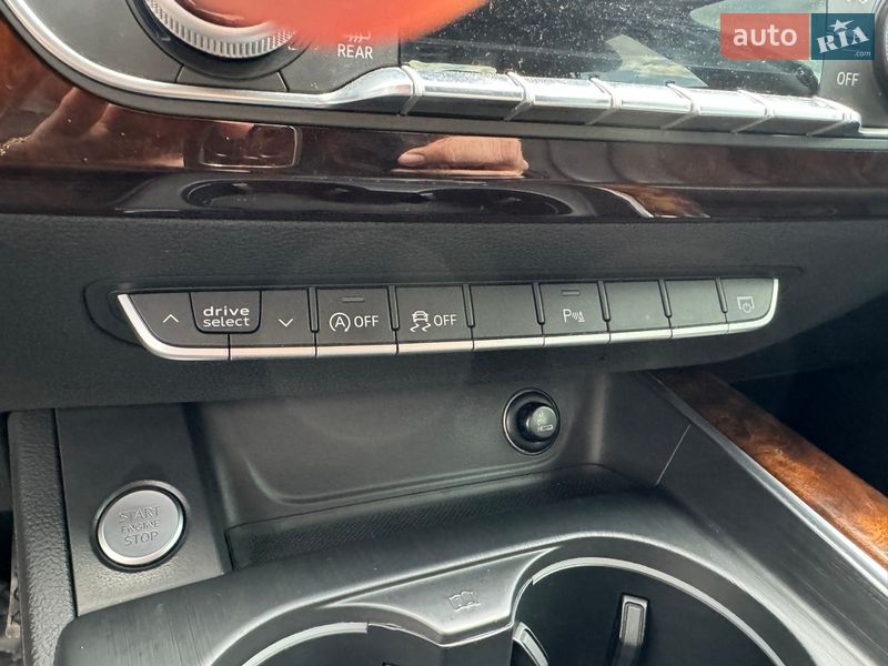 Седан Audi A4 2017 в Хмельницком