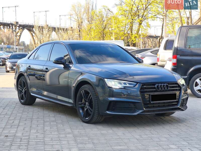 Седан Audi A4 2016 в Днепре