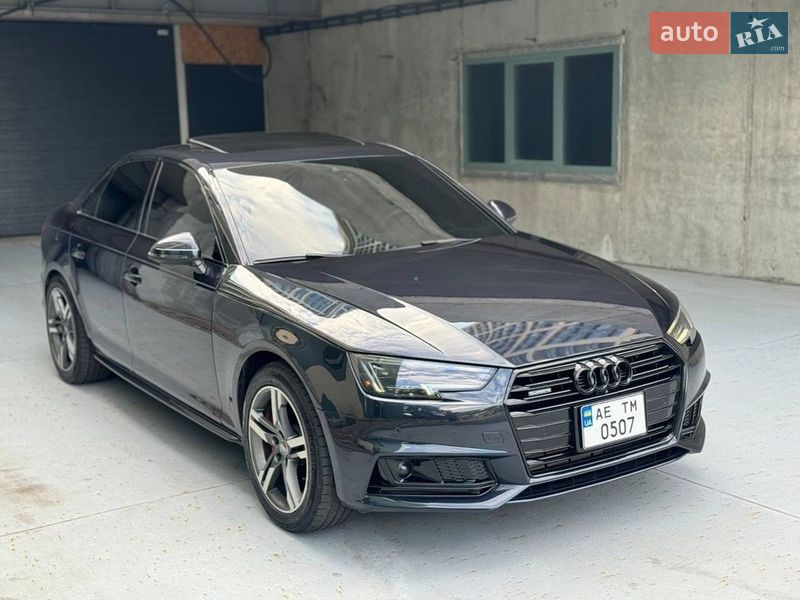 Седан Audi A4 2016 в Львові