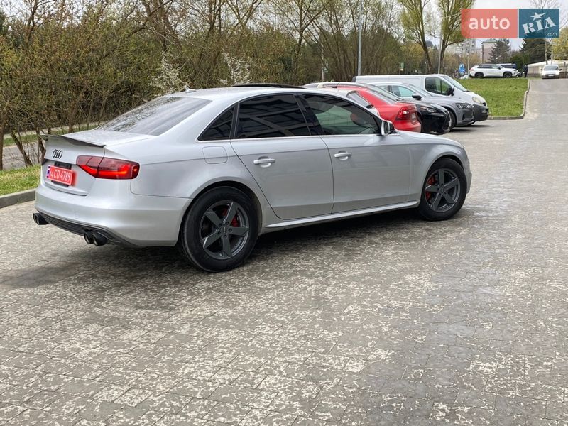Седан Audi A4 2013 в Новояворовске