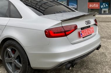 Седан Audi A4 2013 в Новояворовске
