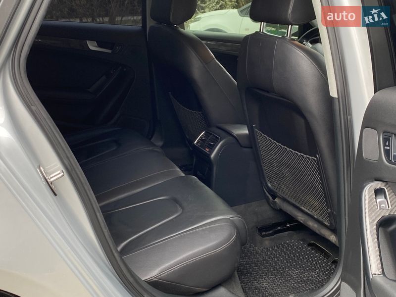 Седан Audi A4 2013 в Новояворовске