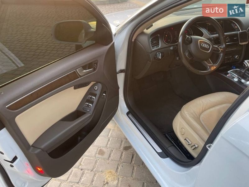 Седан Audi A4 2013 в Львове