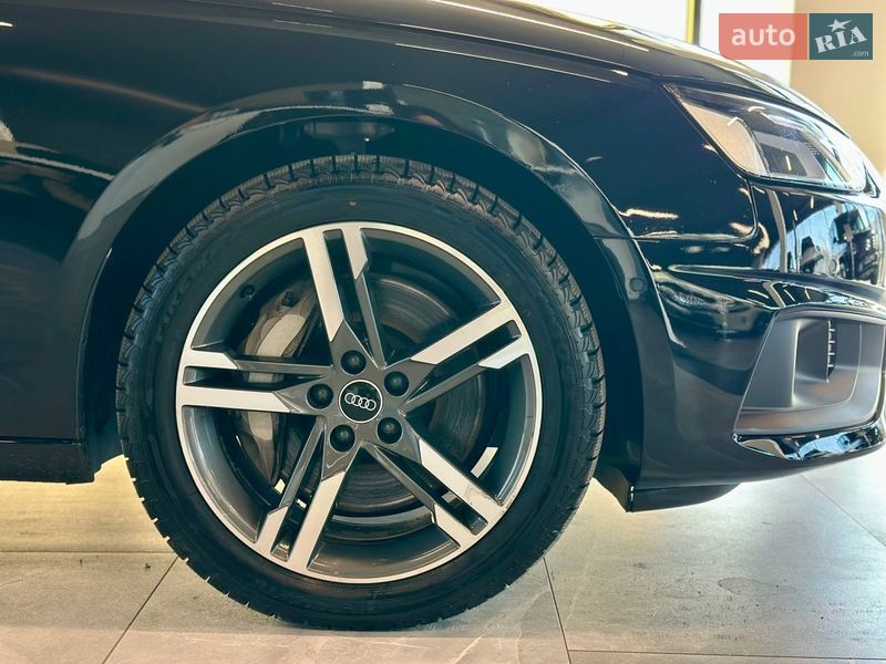 Седан Audi A4 2021 в Львові