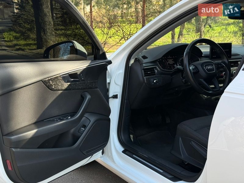 Седан Audi A4 2017 в Киеве