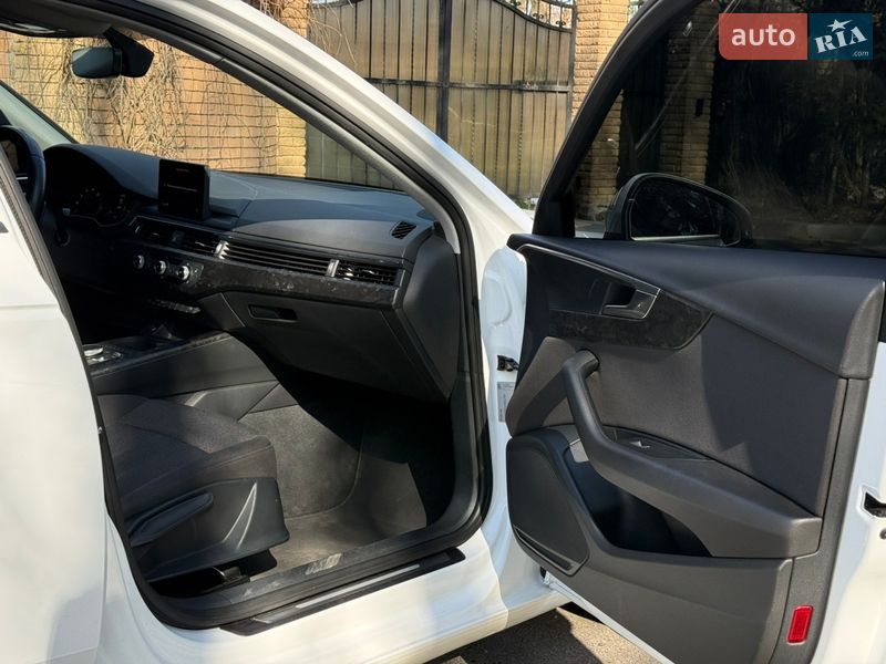 Седан Audi A4 2017 в Киеве