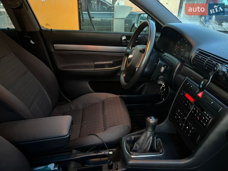 Седан Audi A4 1999 в Черновцах