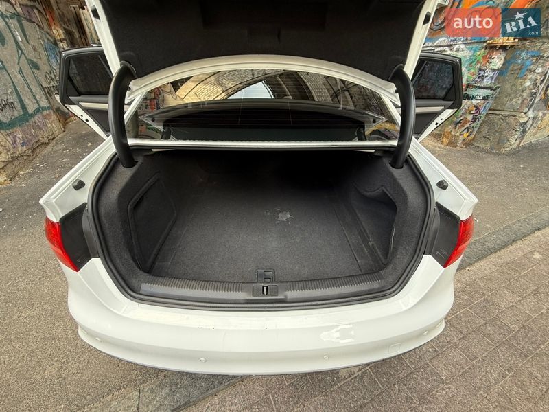 Седан Audi A4 2014 в Одессе