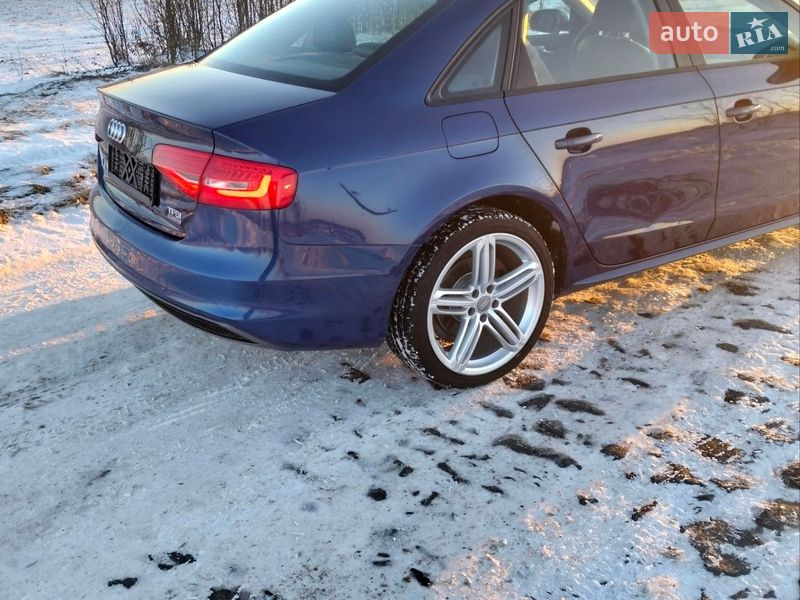 Седан Audi A4 2015 в Рівному